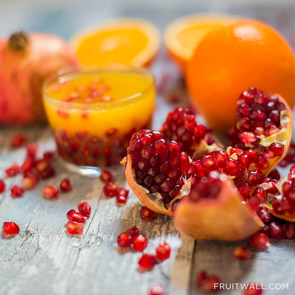 Pomegranate with orange juice, an amazing combo for Vitamin C